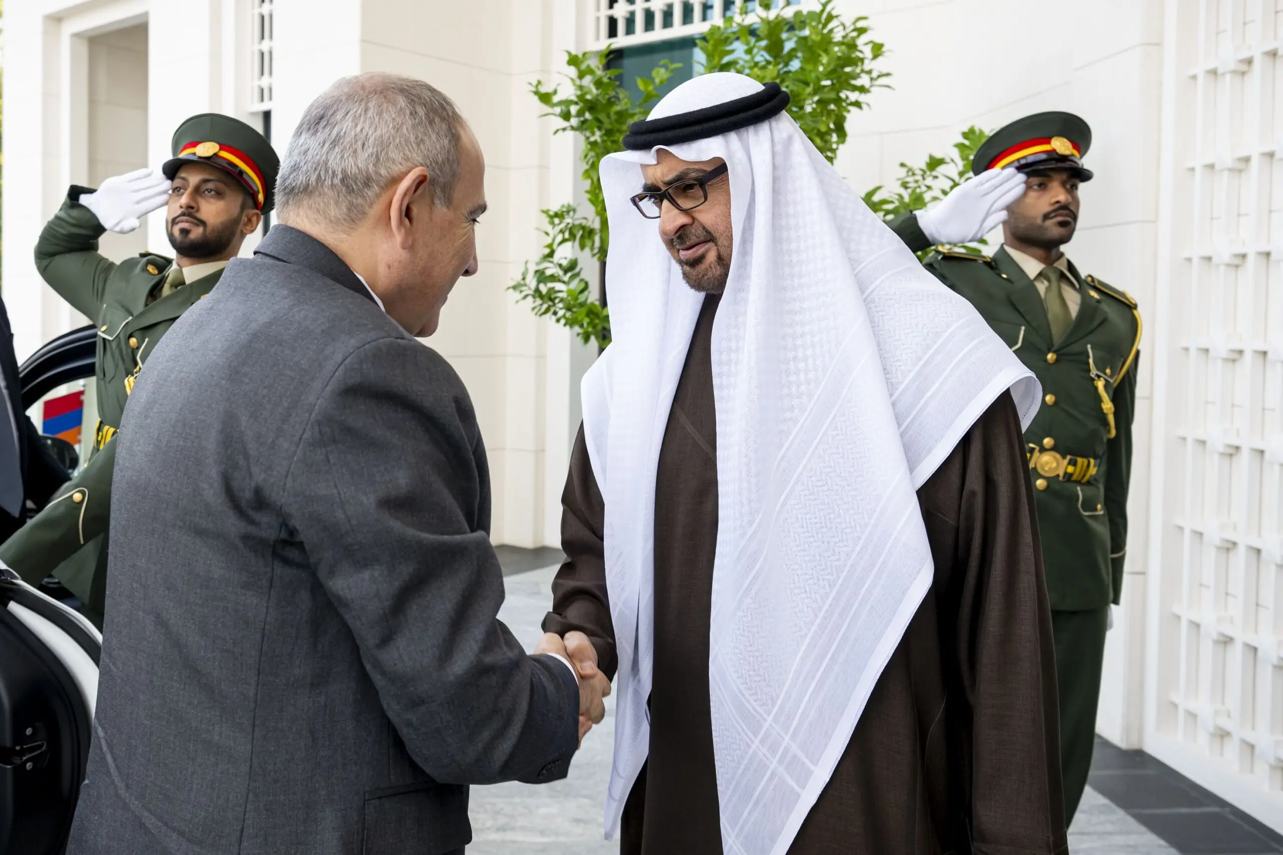 UAE President and Armenian Prime Minister review bilateral ties